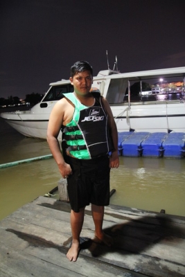 ลดราคาเสื้อชูชีพ JETSKI freesize เพียง1,900บ. (ส่งฟรีทั่วไทย)EMS