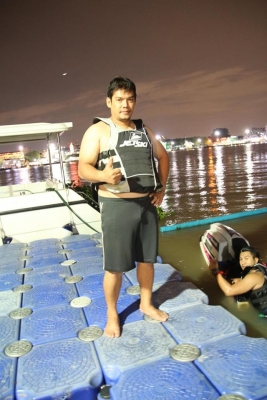 ลดราคาเสื้อชูชีพ JETSKI freesize เพียง1,900บ. (ส่งฟรีทั่วไทย)EMS