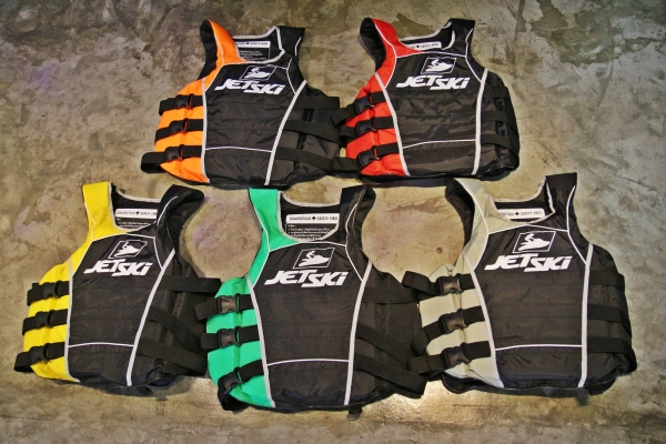 ลดราคาเสื้อชูชีพ JETSKI freesize เพียง1,900บ. (ส่งฟรีทั่วไทย)EMS
