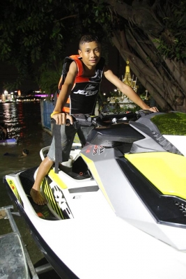 ลดราคาเสื้อชูชีพ JETSKI freesize เพียง1,900บ. (ส่งฟรีทั่วไทย)EMS