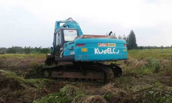 ขาย 1,685,000 บาท รถแบ็คโฮ KOBELCO SK200-8 Yn12 Super ใช้งาน 12,8xx ชั่วโมง บอดี้สวย บูมอาร์มไม่แตกไม่ร้าว บุ้งกี๋สวย เครื่องดี ปั้มและระบบไฮโดรลิคทำงานดี ระบบไฟฟ้าครบ คอลโทรลนิ่ม เอวแน่น เฟรมสวย โซ่พอใช้ ใบแทร็คหนา สภาพดี พร้อมใช้งาน เอกสารชุดแจ้งจำหน่าย ขาย 1,685,000 บาท รถแบ็คโฮ KOBELCO SK200-8 Yn12 Super ใช้งาน 12,8xx ชั่วโมง บอดี้สวย บูมอาร์มไม่แตกไม่ร้าว บุ้งกี๋สวย เครื่องดี ปั้มและระบบไฮโดรลิคทำงานดี ระบบไฟฟ้าครบ คอลโทรลนิ่ม เอวแน่น เฟรมสวย โซ่พอใช้ ใบแทร็คหนา สภาพดี พร้อมใช้งาน เอกสารชุดแจ้งจำหน่าย