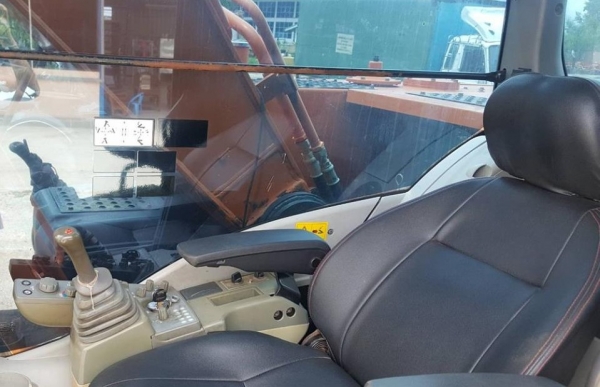 ขาย!! >>> Hiatchi Zx200 รุ่น 5G 1,790,000 บาท เล่มทะเบียน <<< เบอร์ติดต่อ 098-7155789 086-4631102