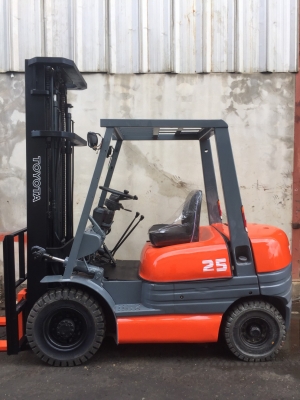 ขายด่วนน!! TOYOTA รุ่น 6 FD25 เสา 6 เมตร เกียร์ Manual