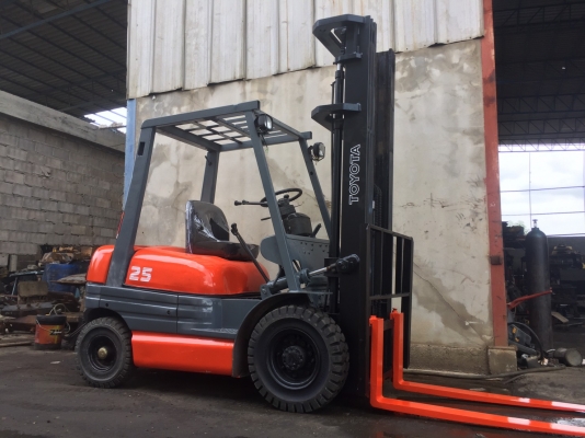 ขายด่วนน!! TOYOTA รุ่น 6 FD25 เสา 6 เมตร เกียร์ Manual