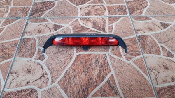 ไฟเบรคหลังดวงที่สาม AUDI A4