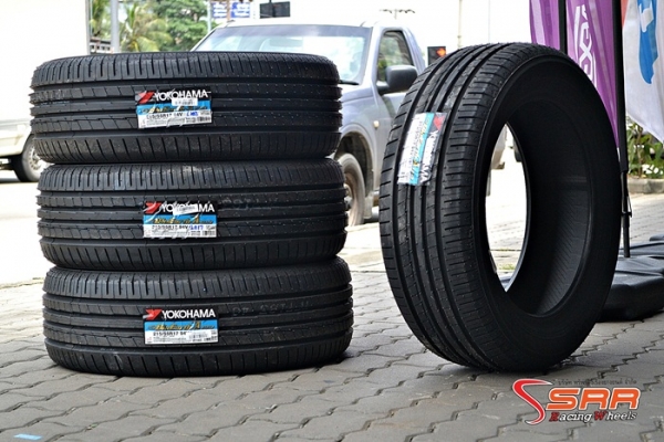 YOKOHAMA BluEarth AE-50 215/55R17 เส้นละ 4,500 บาทปี17