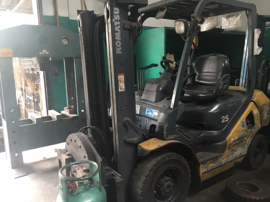 Komatsu FD25T-16 #313198 รถฟอร์คลิฟต์ 2.5 ตัน โทร. 080-6565422 (หนิง)