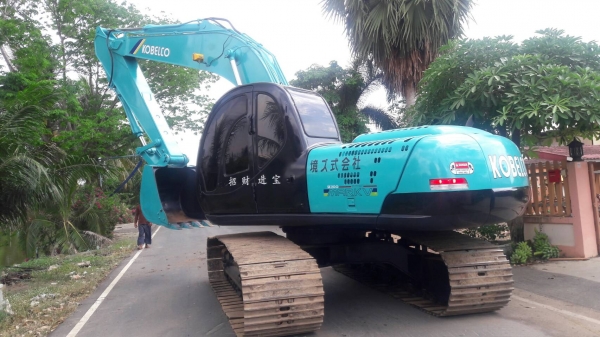 ขายแบล็คโฮ KOBELCO 200 mark 5 สวยเหมือนป้ายแดง  มีเอกสารเล่มทะเบียน  ราคาต่อรองได้ โทร.062-3344799
