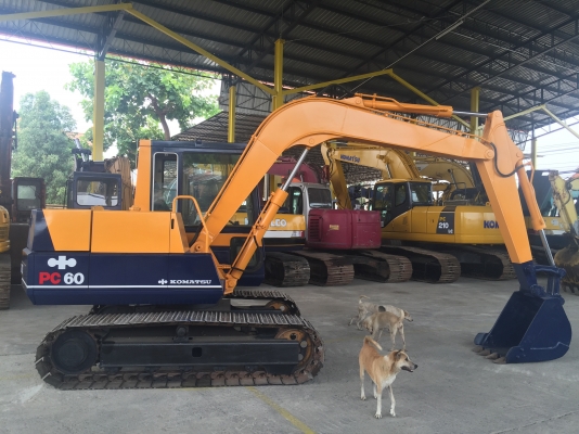 KOMATSU PC 60-5 รถนอกญี่ปุ่นไม่เคยผ่านการใช้งานในไทย สนใจติดต่อ 0813553478
