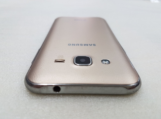 Samsung Galaxy J2 สีทอง สภาพดี ติดฟีล์ม ส่งฟรี