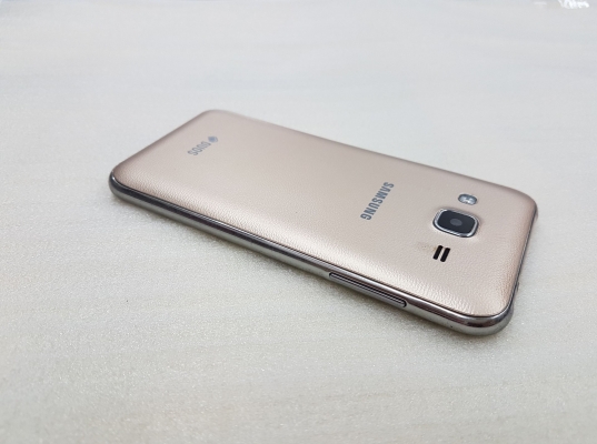 Samsung Galaxy J2 สีทอง สภาพดี ติดฟีล์ม ส่งฟรี