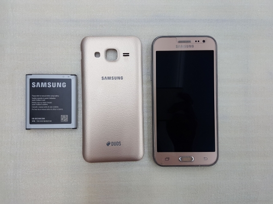 Samsung Galaxy J2 สีทอง สภาพดี ติดฟีล์ม ส่งฟรี