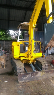 รถแบคโฮ KOMATSU PC15-5 ซีเรียลสูงจะเป็นรุ่น 6 แล้ว เทียบเท่า PC20 สภาพพร้อมใช้งาน (มี VDO การทำงานให้ชม)