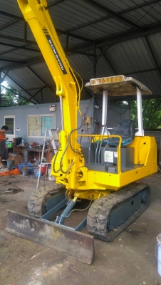 รถแบคโฮ KOMATSU PC15-5 ซีเรียลสูงจะเป็นรุ่น 6 แล้ว เทียบเท่า PC20 สภาพพร้อมใช้งาน (มี VDO การทำงานให้ชม)