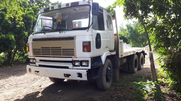 ขายเทเลอร์ Ud318hp 2เพลา สภาพสวยพร้อมใช้ติดต่อคุณอ๊อฟพิจิตร086-737-9991