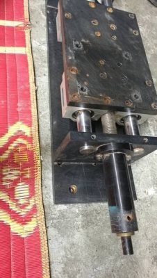 1,500 บ. ส่งฟรี083-2000058  LINE ID: line832923 ชุดแท่นเลื่อนสไลด์พร้อมหมุนเลื่อนซ้าย-ขวาด้วยเกลียวเลื่อนบังคับทิศทางใช้ทำประกอบเครื่องจักร ทำเครื่องกลึ่ง เครื่องCNC ได้ ระยะช่วงเลื่อนบนเพลา 42 cm. ทั้งชุดยาวรวมมือหมุนยาว 68 cm. 1 เพลามีชุดลูกเลื่อน 2 ตัว