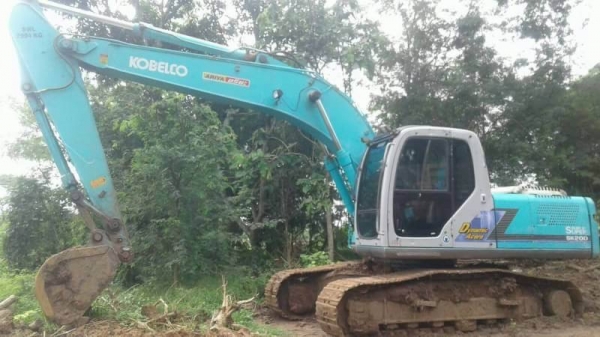 ขาย 1,450,000 บาทKOBELCO. SK 200 MARK 6 YN 10 เครื่องดี ปั้มแรง โซ่หนา เอวแน่น ช่วงล่างเต็ม แอร์หนาว เอกสารเล่มทะเบียน  รถอยู่ จ.ชัยภูมิ โทร&amp;ไอดีไลน์ 0610710295