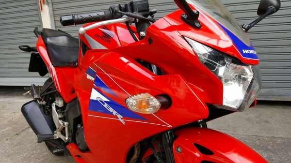 ขออนุญาตขาย HONDA CBR150I NEW ยางใหม่หน้าและหลัง สภาพสวยเหมือนรถใหม่ป้ายแดง ฟรีค่าโอน ขออนุญาตขาย HONDA CBR150I NEW ยางใหม่หน้าและหลัง สภาพสวยเหมือนรถใหม่ป้ายแดง ฟรีค่าโอน