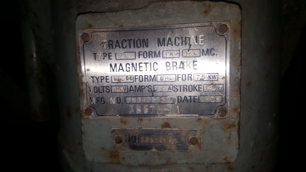 ขายมอเตอร์เกียร์ใช้กับลิฟท์พร้อมชุดเบรคจำนวน 2 ชุดราคาชุดละ 20,000 บาท