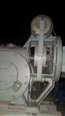 ขายมอเตอร์เกียร์ใช้กับลิฟท์พร้อมชุดเบรคจำนวน 2 ชุดราคาชุดละ 20,000 บาท