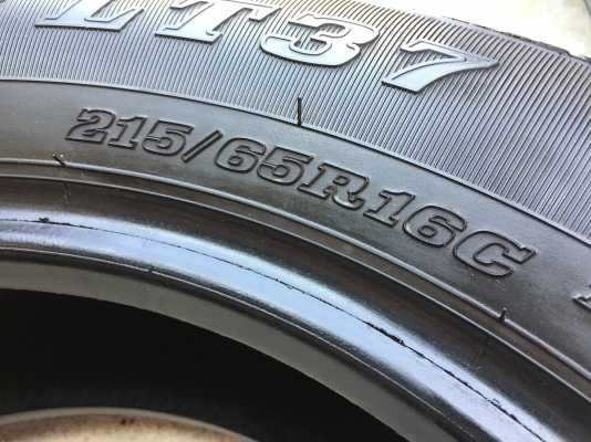 ยาง DUNLOP 215-65-16 ปี 16 ครบชุด 4 เส้น 4800  สภาพสวยๆไม่บวมไม่กินข้าง ดอกยางเหลือเยอะเอาไปวิ่งกันใด้อีกยาวค่ะ