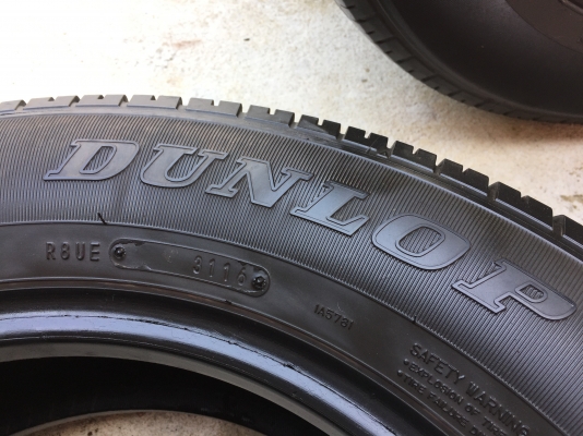 ยาง DUNLOP 215-65-16 ปี 16 ครบชุด 4 เส้น 4800  สภาพสวยๆไม่บวมไม่กินข้าง ดอกยางเหลือเยอะเอาไปวิ่งกันใด้อีกยาวค่ะ