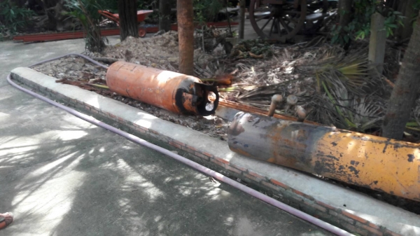 ขายฮ้อยเสาเดียว เพิ่งรื้อถอนมาขายตามสภาพครับเอาไปทำเองคับ