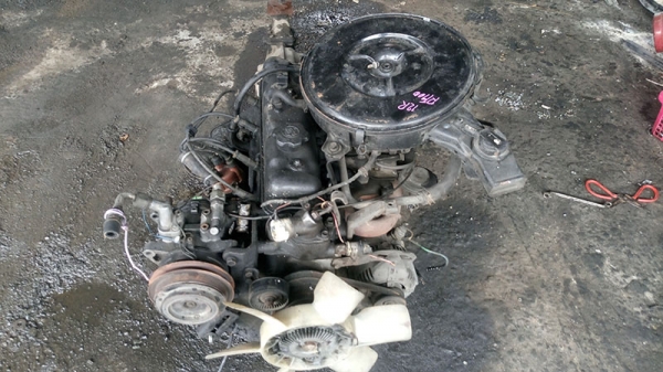 ขายเครื่องยนต์เบนซินขับหลังโตโยต้า 12R หน้าลาย