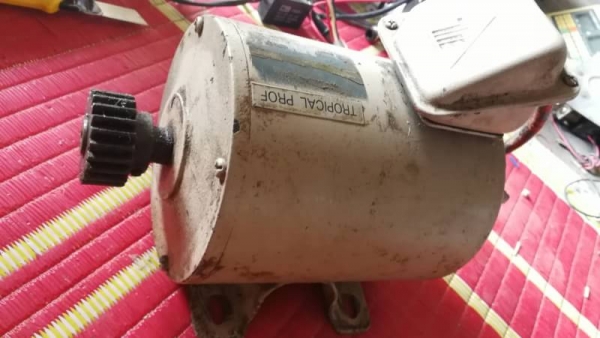 1,500 บ. ส่งฟรี083-2000058  LINE ID: line832923 มอเตอร์แรงบิดสูงรอบต่ำชนิด6POLES หมุน 940 รอบต่อนาที ขนาดกำลัง 400 W.(1/2 แรงม้า)พร้อมต่อใช้งานเสียบไฟบ้านได้เลย(มี 4 ตัว)