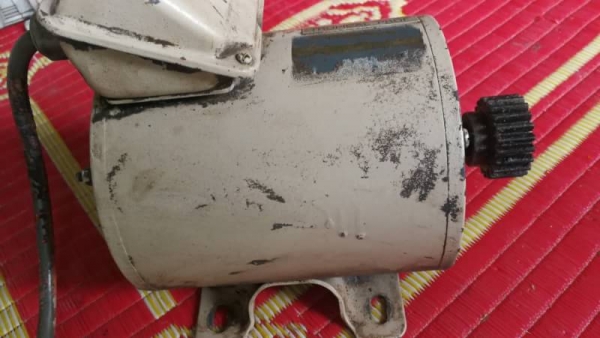 1,500 บ. ส่งฟรี083-2000058  LINE ID: line832923 มอเตอร์แรงบิดสูงรอบต่ำชนิด6POLES หมุน 940 รอบต่อนาที ขนาดกำลัง 400 W.(1/2 แรงม้า)พร้อมต่อใช้งานเสียบไฟบ้านได้เลย(มี 4 ตัว)