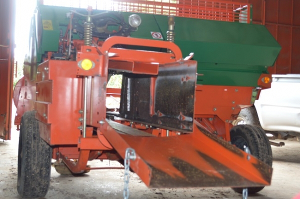 ขายเครื่องอัดฟาง KMT 1600s สภาพใหม่พร้อมใช้งาน ขายเครื่องอัดฟาง KMT 1600s สภาพใหม่พร้อมใช้งาน