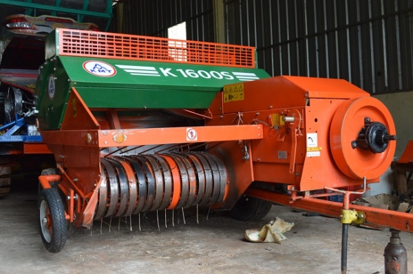 ขายเครื่องอัดฟาง KMT 1600s สภาพใหม่พร้อมใช้งาน ขายเครื่องอัดฟาง KMT 1600s สภาพใหม่พร้อมใช้งาน