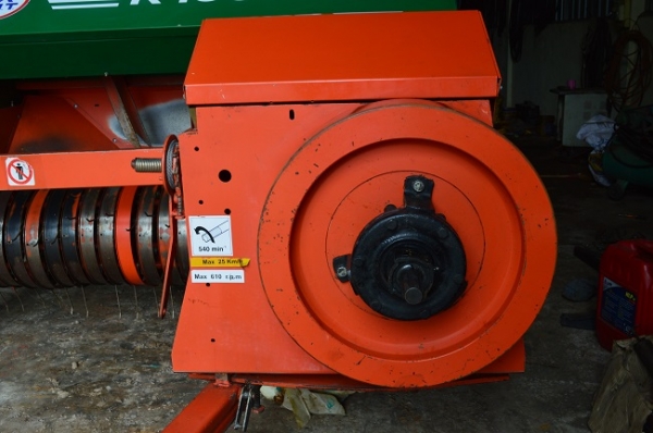 ขายเครื่องอัดฟาง KMT 1600s สภาพใหม่พร้อมใช้งาน ขายเครื่องอัดฟาง KMT 1600s สภาพใหม่พร้อมใช้งาน