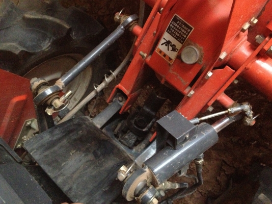 รถไถเล็ก ASTE  A-13 แบบ w4x4 พร้อมโรตารี่พรวนดิน