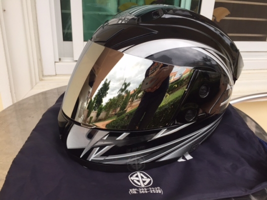 ขายหมวกกันน็อคเต็มใบ