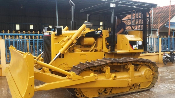 ขาย แทรคเตอร์ CAT D6D เครื่อง 10Z1-UP เกียร์ตัด