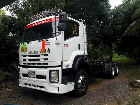 หัวคัสซี Isuzu 360 แรง ปี 55 เฟืองช้า มีระบบลาก ทะเบียนพร้อม