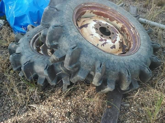 ยางรถไถพร้อมกะทะ9.5ขอบ24สภาพดีพร้อมใช้คับผม