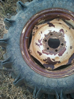 ยางรถไถพร้อมกะทะ9.5ขอบ24สภาพดีพร้อมใช้คับผม ยางรถไถพร้อมกะทะ9.5ขอบ24สภาพดีพร้อมใช้คับผม