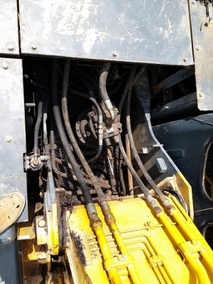 ขายรถขุดแบ็คโค SUMITOMO SH210-3ไม่มีกล่องไป เครื่องเดิม ช่วงล่างพอใช้ เอกสารใบซื้อขาย