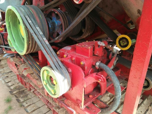 ขายรถเกี่ยวข้าวศักดิ์พัฒนา 2106D17ช่วงล่าง10นอกปั๊ม22 อุ้ม2.5ตันสภาพพร้อมใช้