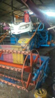 ขายรถเกี่ยวข้าว ส.ทวี เครื่องJo8c260เทอร์โบว์ ช่วงล่าง12โซ่ช่วงล่างใหม่ตู้ใหม่เช็คพร้อมลงงาน