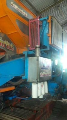 ขายรถเกี่ยวข้าว ส.ทวี เครื่องJo8c260เทอร์โบว์ ช่วงล่าง12โซ่ช่วงล่างใหม่ตู้ใหม่เช็คพร้อมลงงาน