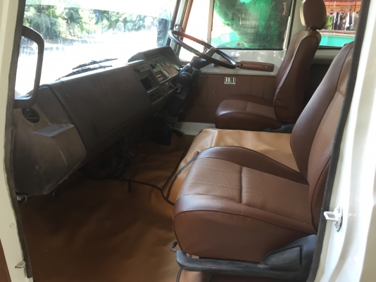 ขาย หัวสิบล้อ HINO f18 ทำสีใหม่ ภายในใหม่เบาะใหม่ พร้อมใช้