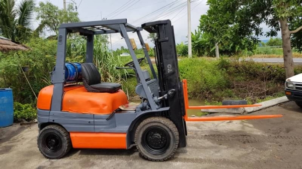 ขายด่วนรถยก TOYOTAชั่วโม่งทำงาน น้อย 6FG25ยก2.5ตันเสาสูง4.5เมตรเสา3ท่อนทูฟรีเกียออโต้รถนอกนำเข้ายังไม่เคยใช้งานในเมืองไทยเลย