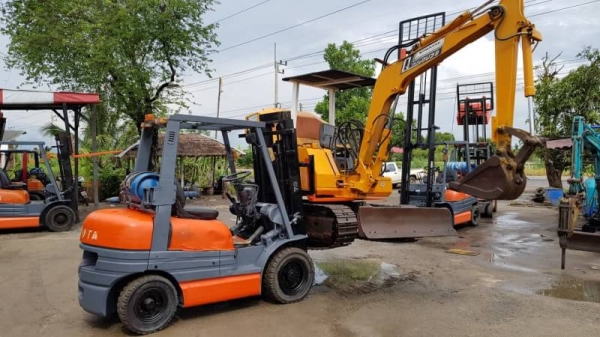 ขายด่วนรถยก TOYOTAชั่วโม่งทำงาน น้อย 6FG25ยก2.5ตันเสาสูง4.5เมตรเสา3ท่อนทูฟรีเกียออโต้รถนอกนำเข้ายังไม่เคยใช้งานในเมืองไทยเลย