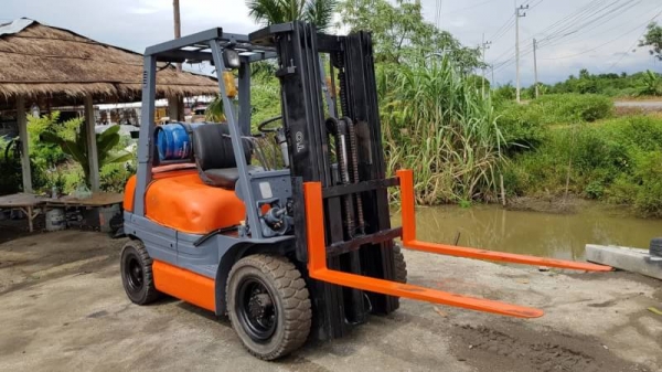 ขายด่วนรถยก TOYOTAชั่วโม่งทำงาน น้อย 6FG25ยก2.5ตันเสาสูง4.5เมตรเสา3ท่อนทูฟรีเกียออโต้รถนอกนำเข้ายังไม่เคยใช้งานในเมืองไทยเลย