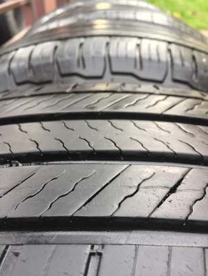 ยาง Michelin 225 65 17 สิ้นปี15 ดอกเต็ม ใช้ยาว ราคาไม่แพง