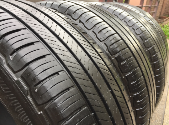 ยาง Michelin 225 65 17 สิ้นปี15 ดอกเต็ม ใช้ยาว ราคาไม่แพง