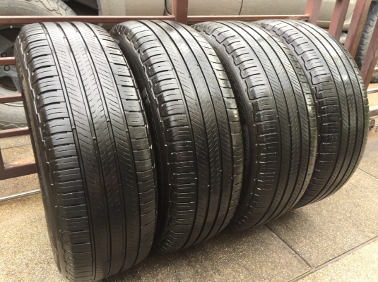 ยาง Michelin 225 65 17 สิ้นปี15 ดอกเต็ม ใช้ยาว ราคาไม่แพง